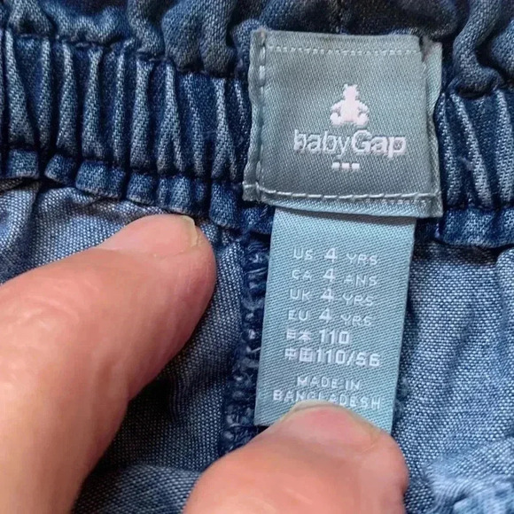 Five for 25 BabyGap  light weight denim super cute shorts - Picture 3 of 4